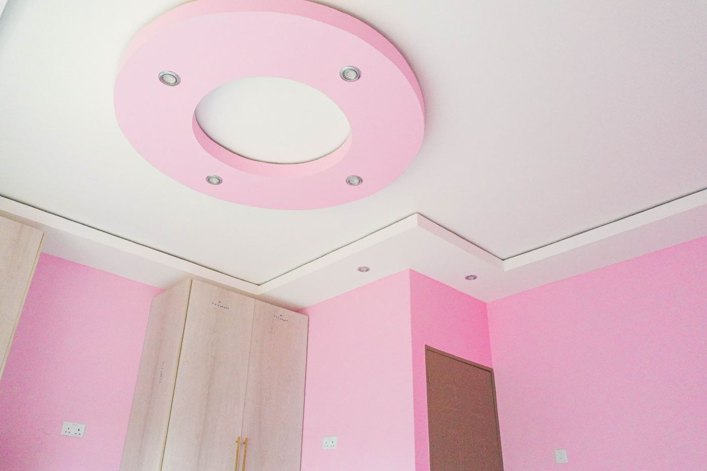Custom ceiling finishing for diaspora client